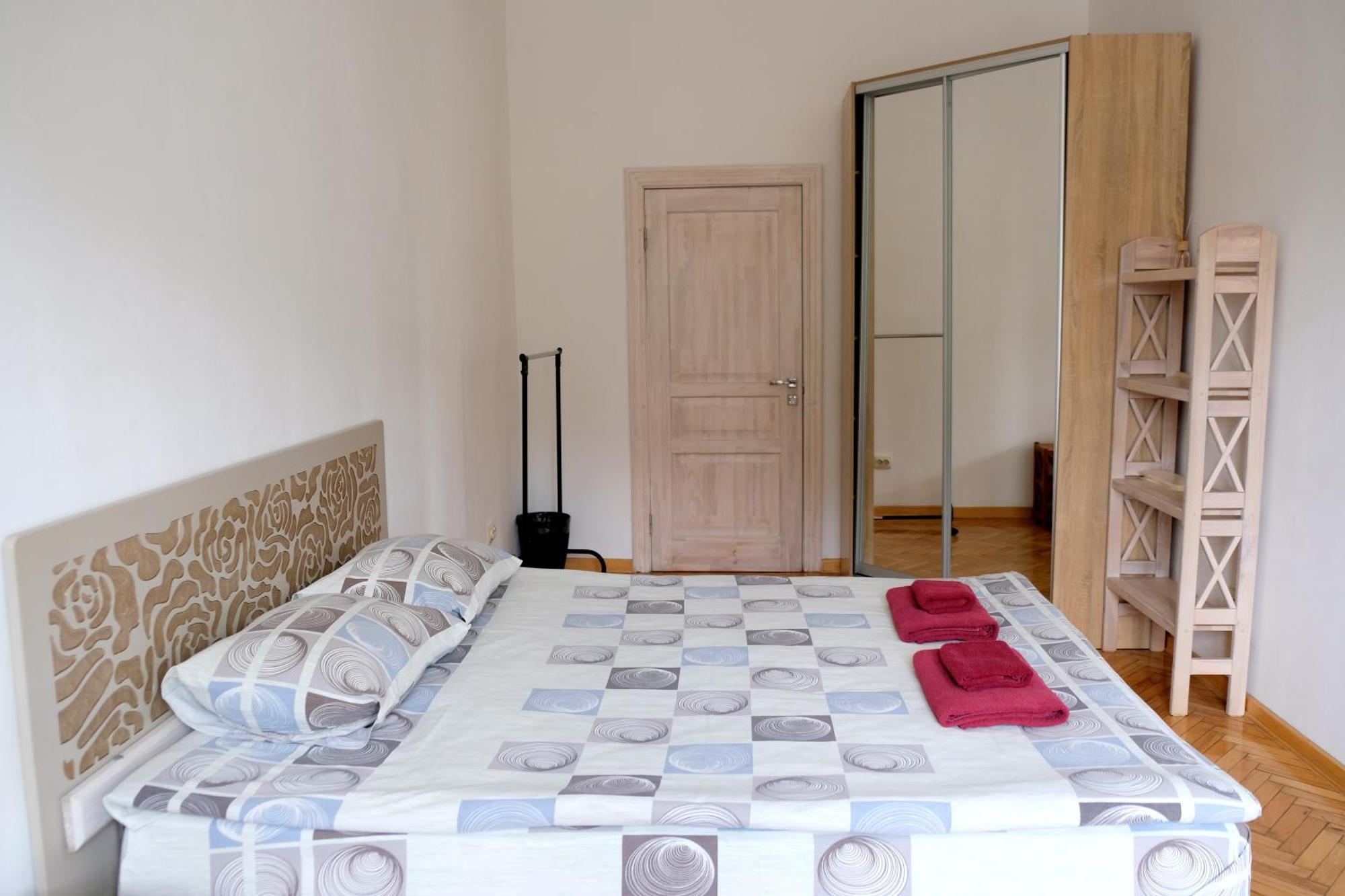 Guest Rooms Lviv Buitenkant foto